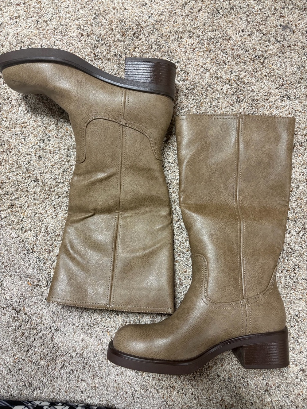 Women's Tall Leather Boots in taupe